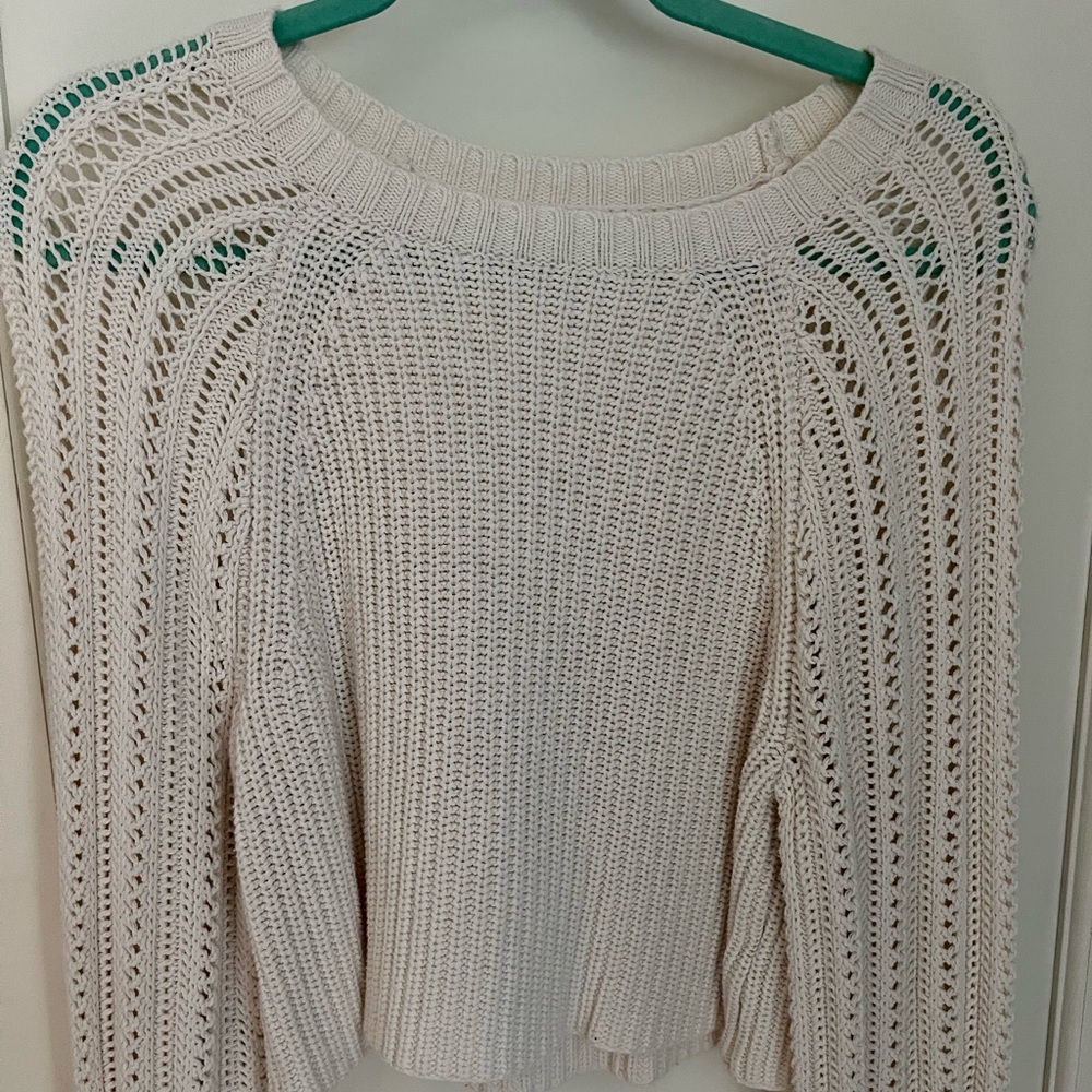 American Eagle, cream crop knitted sweater size medium new condition.